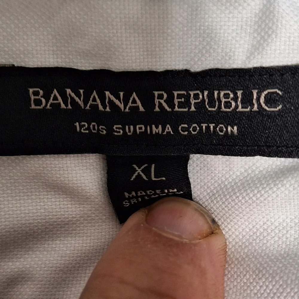 A Banana Republic long sleeve button-down men's shirt. It's a size XL. EUC